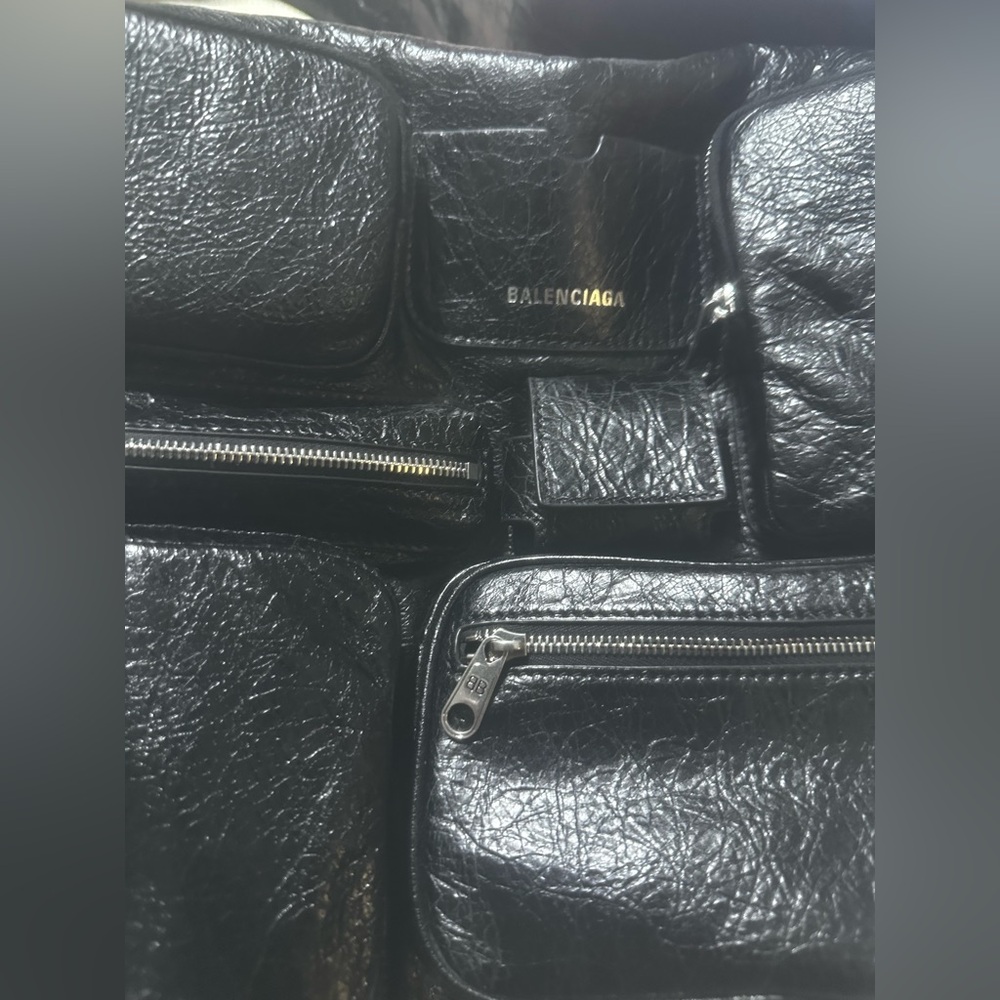 Balenciaga super busy - Picture 5 of 6